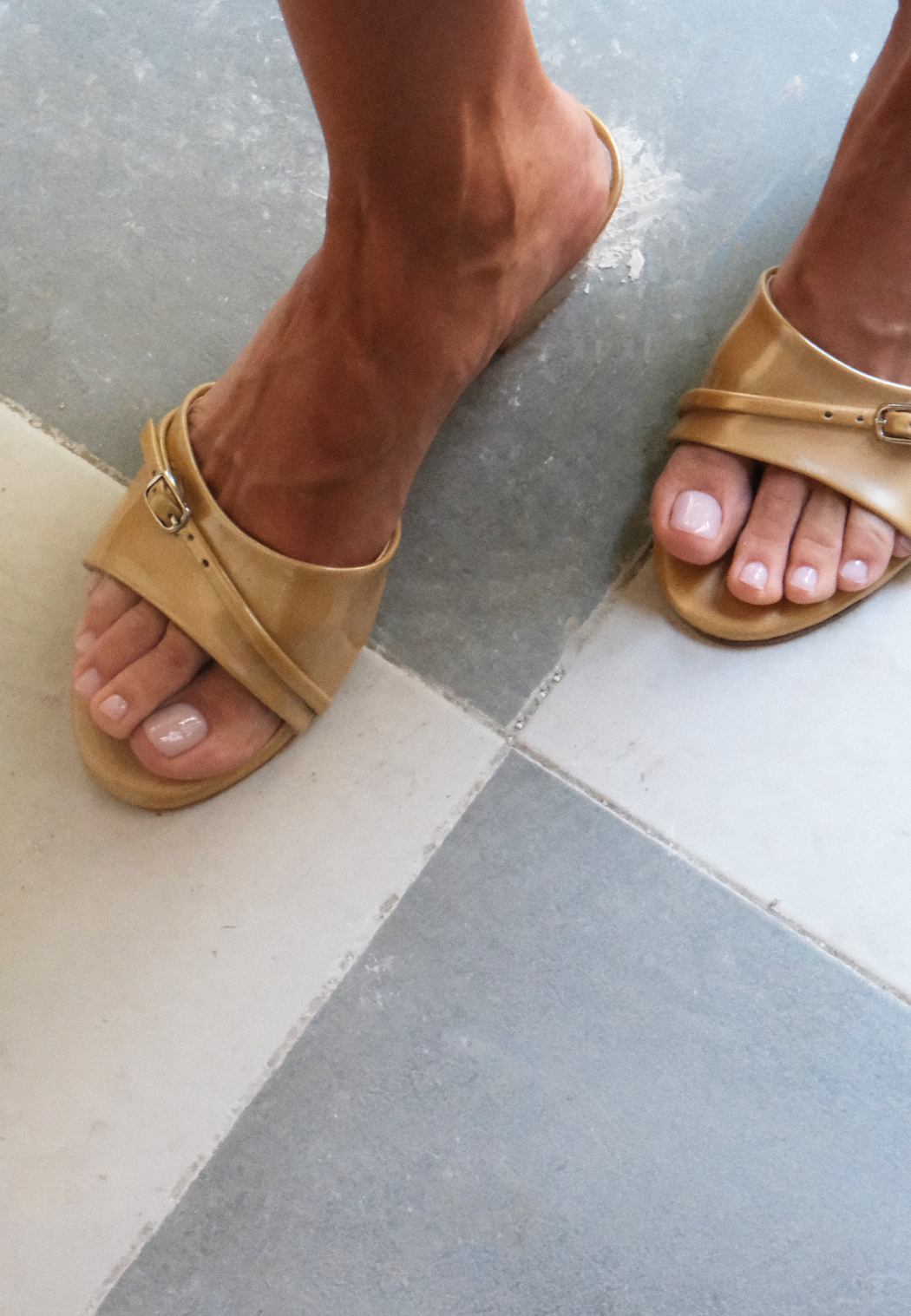 GIA SANDALS | PATENT BUTTER