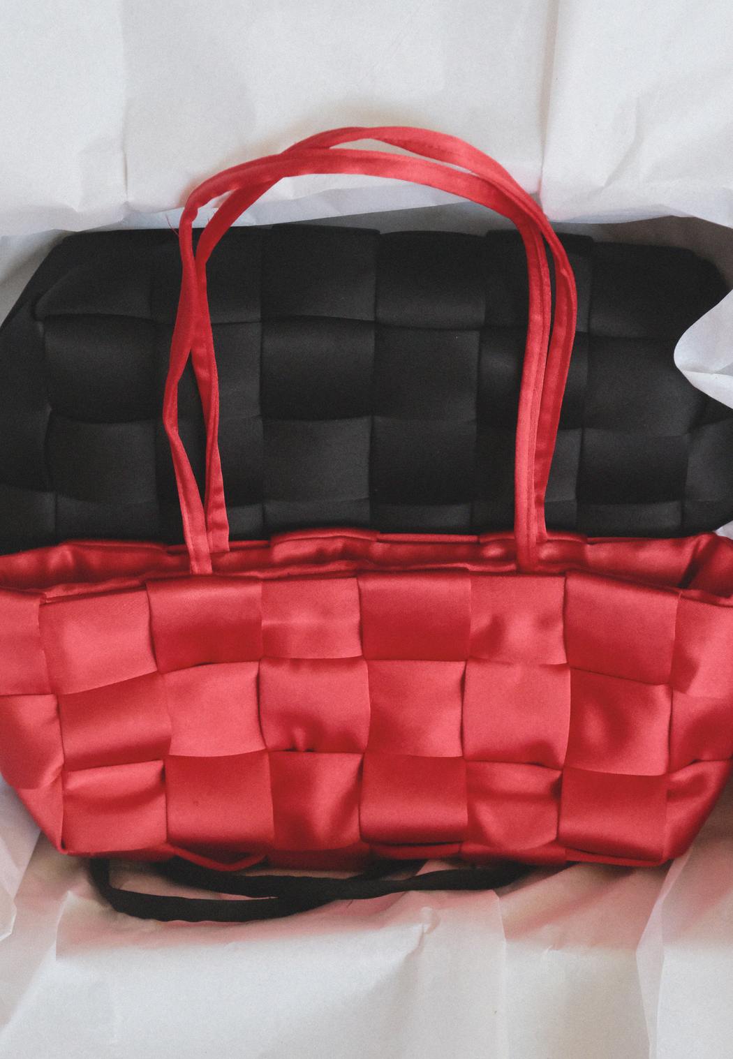 SHAKER PURSE | RED FABRIC WEAVE
