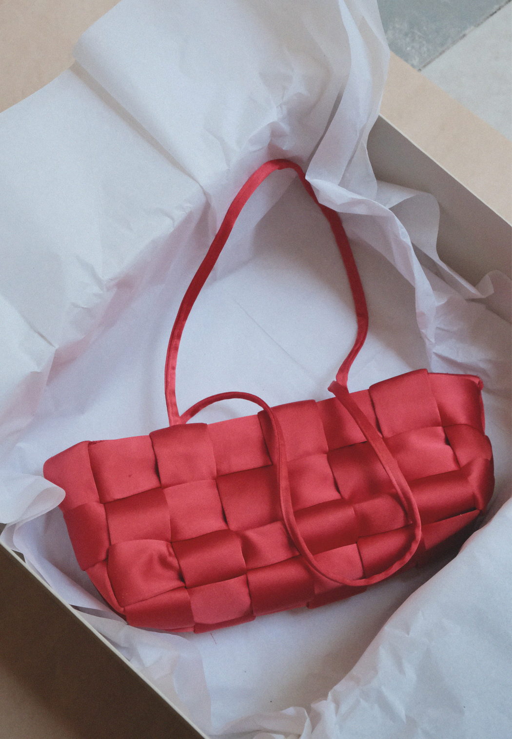 SHAKER PURSE | RED FABRIC WEAVE