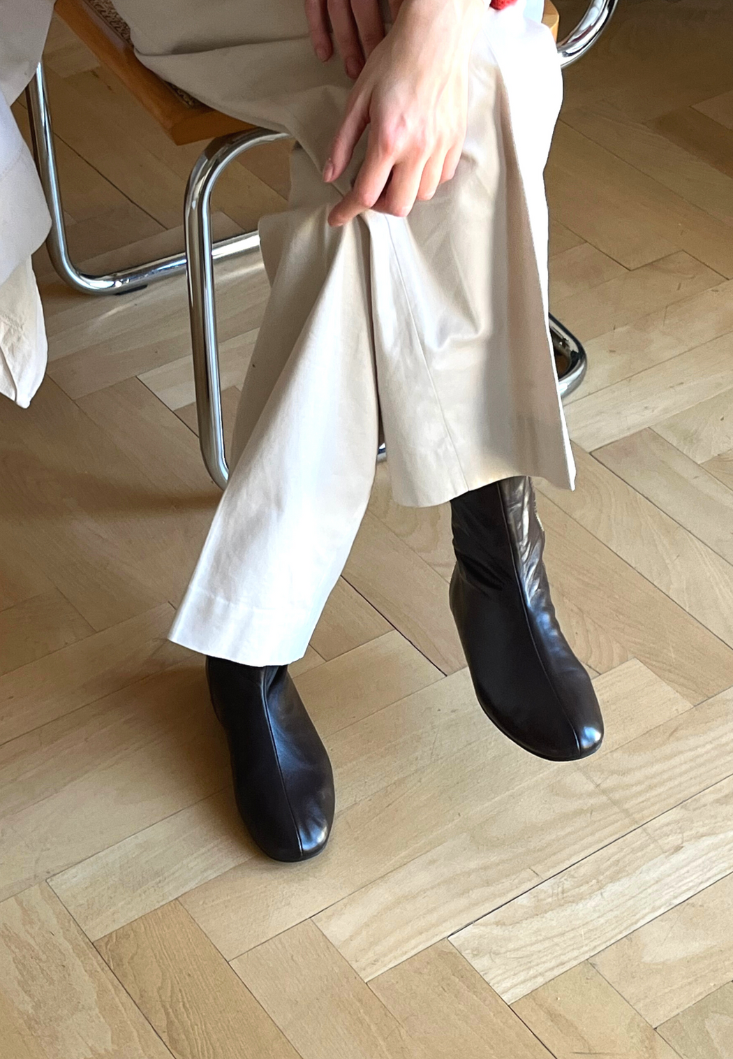 BOOTS 002 - DARK CHOC